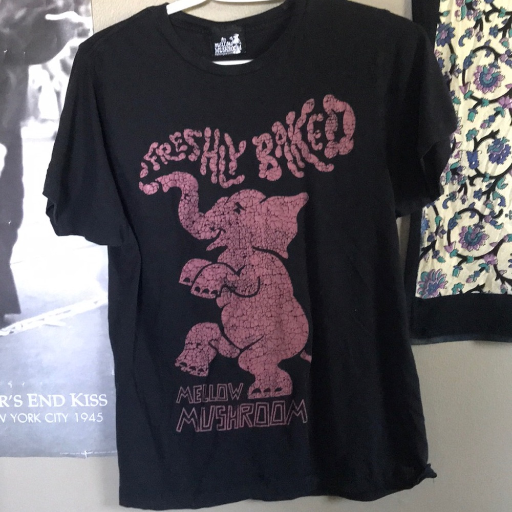 Totally baked mellow mushroom tee